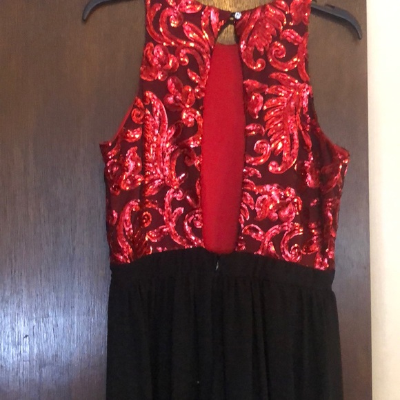 Red and Black Sequined Evening Gown - Picture 4 of 4